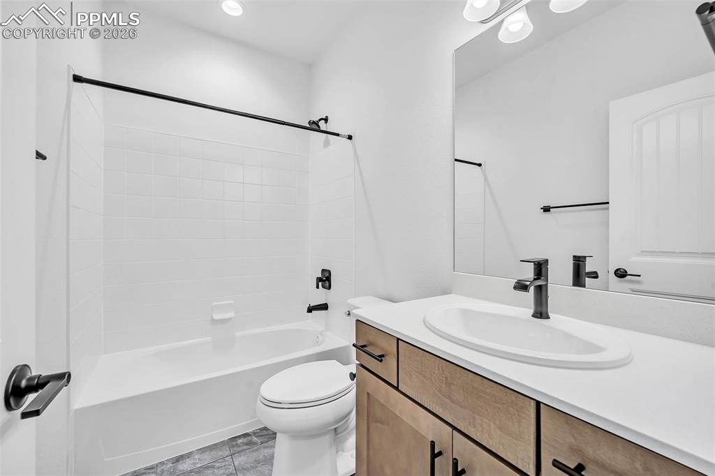 Image 31 of 50: Bathroom