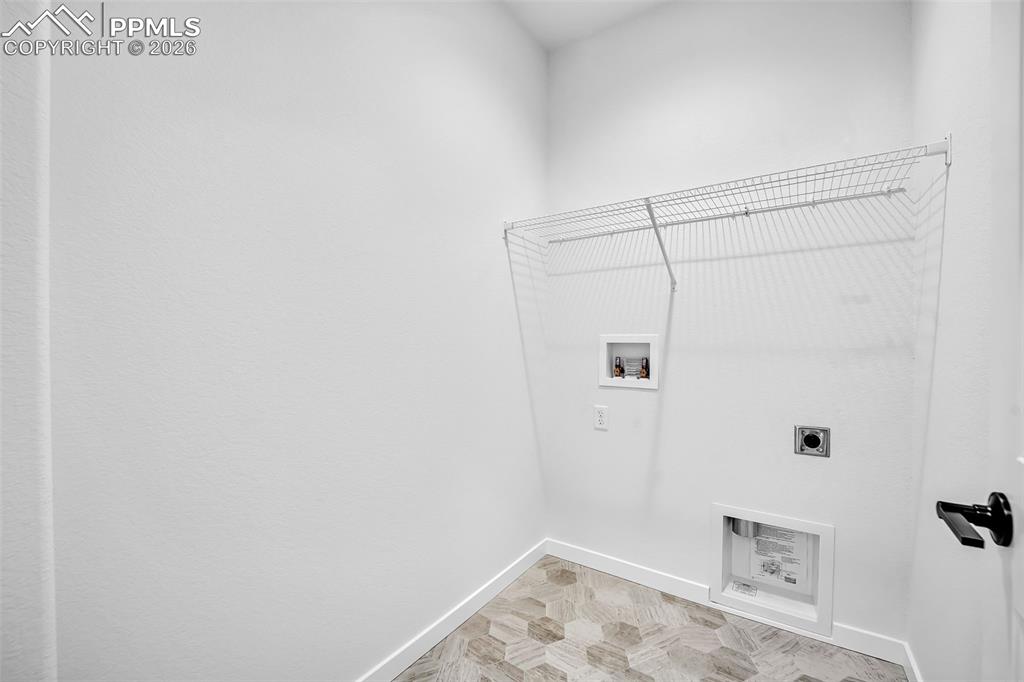 Image 34 of 50: Laundry