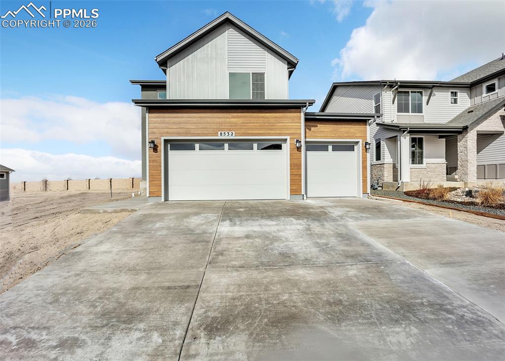 Image 4 of 50: Front of Structure