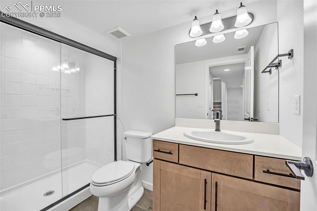 Image 42 of 50: Bathroom