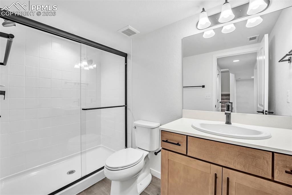 Image 43 of 50: Bathroom