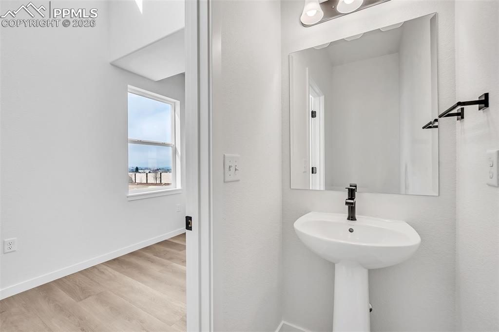 Image 7 of 50: Bathroom