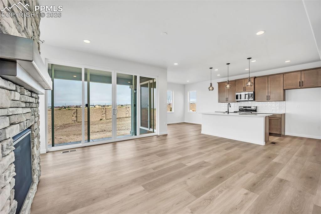 Image 8 of 50: Kitchen