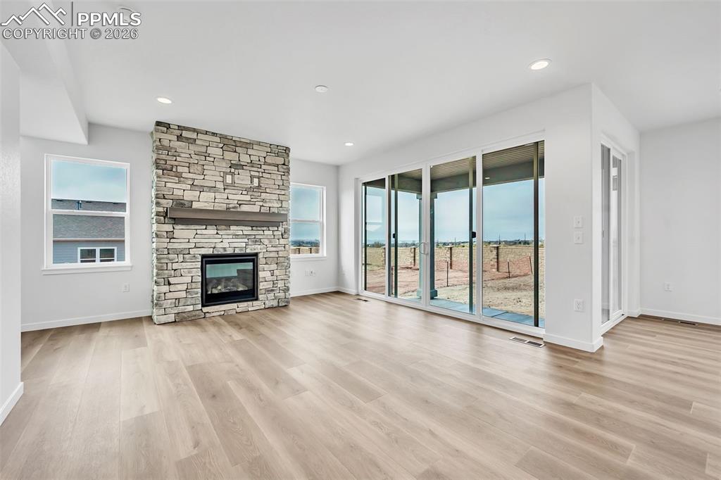 Image 9 of 50: Living Room