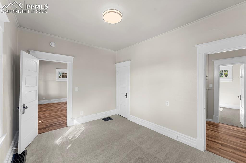 Image 11 of 27: Bedroom