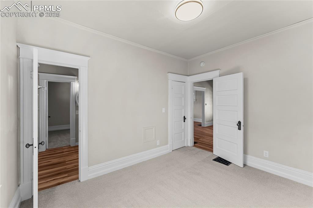 Image 13 of 27: Bedroom