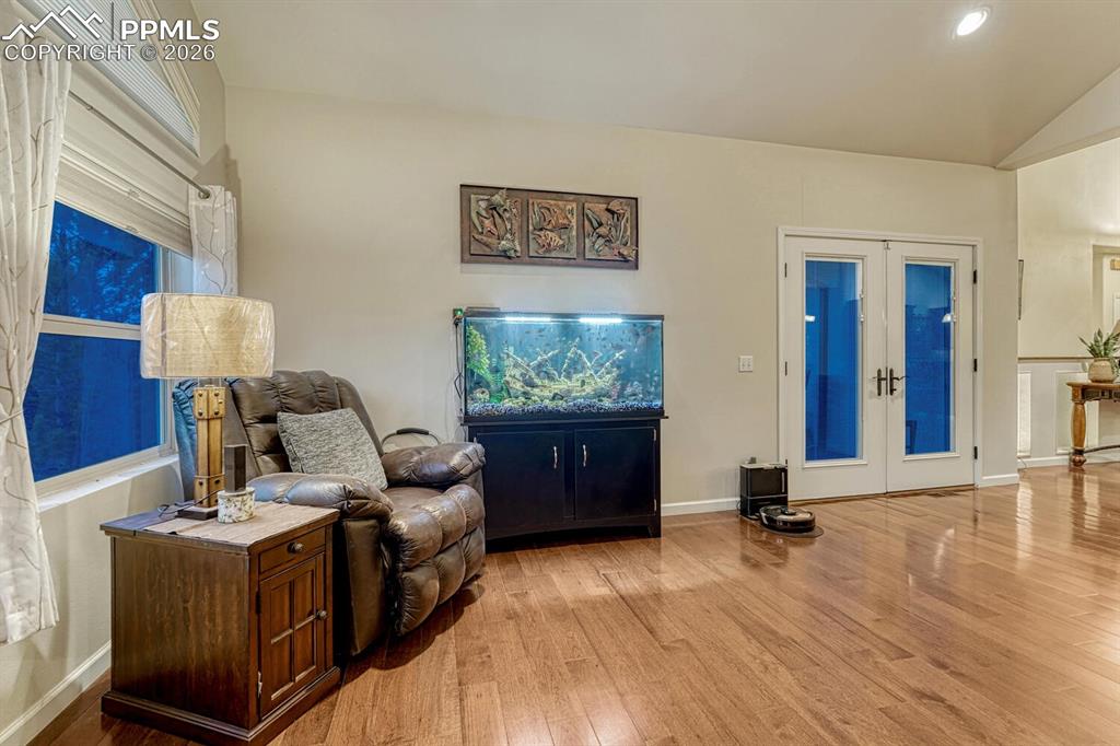 Image 12 of 49: Sitting Room