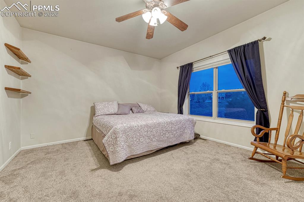 Image 18 of 49: Bedroom