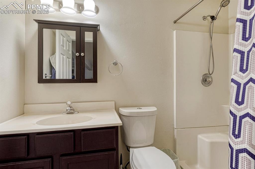 Image 24 of 49: Bathroom