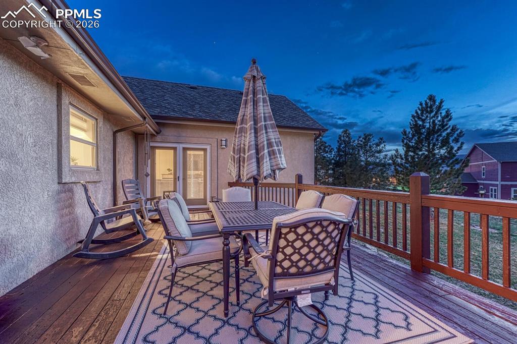 Image 29 of 49: Deck