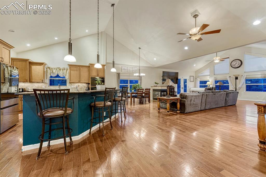 Image 5 of 49: Kitchen