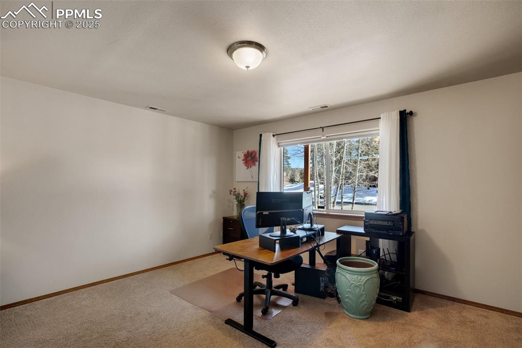 Image 36 of 50: Bedroom