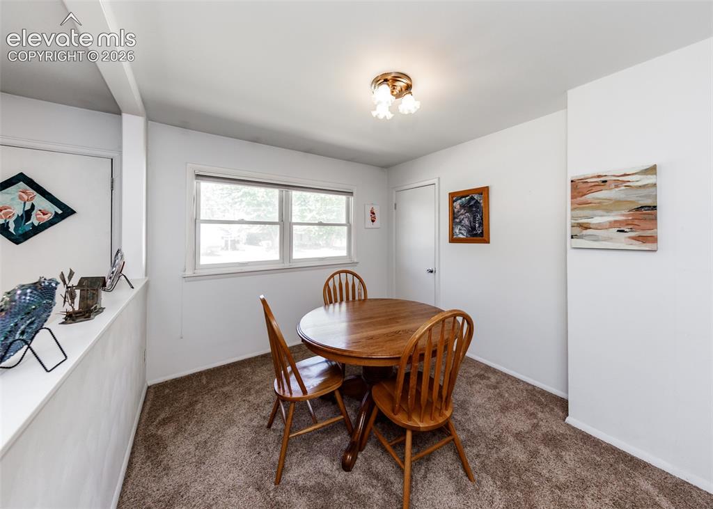 Image 13 of 26: Dining Area
