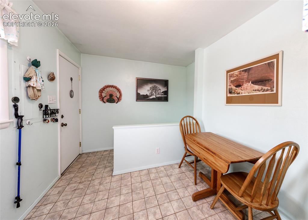 Image 16 of 26: Eat-in Kitchen