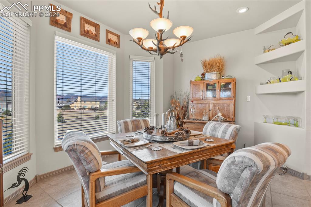 Image 15 of 50: Dining Area