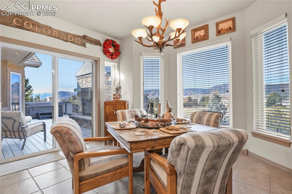 Image 16 of 50: Dining Area