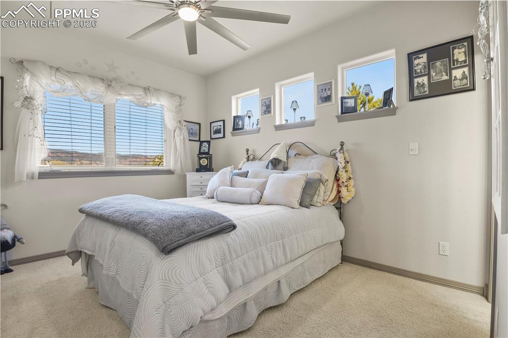 Image 23 of 50: Bedroom