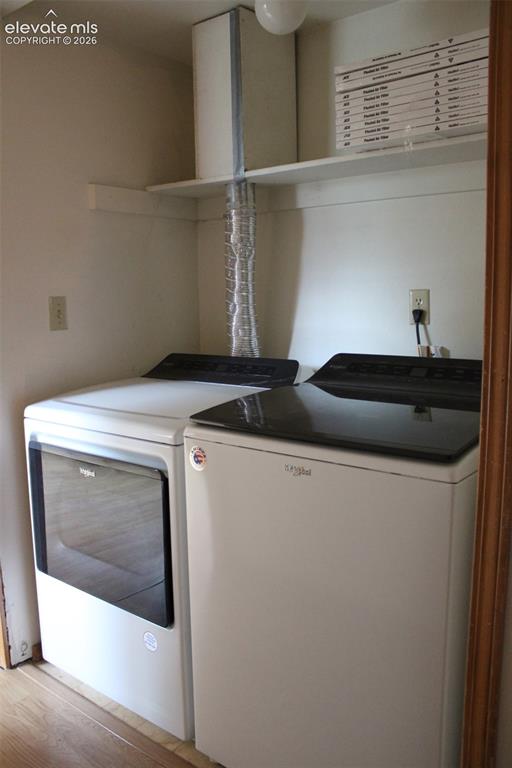 Image 15 of 23: Washer/Dryer included!
