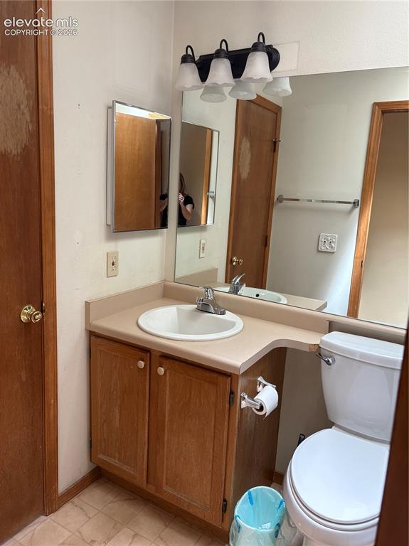 Image 5 of 11: Upper Level Bath