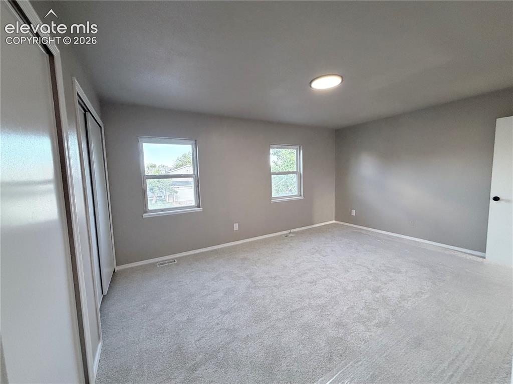Image 4 of 7: Master Bedroom