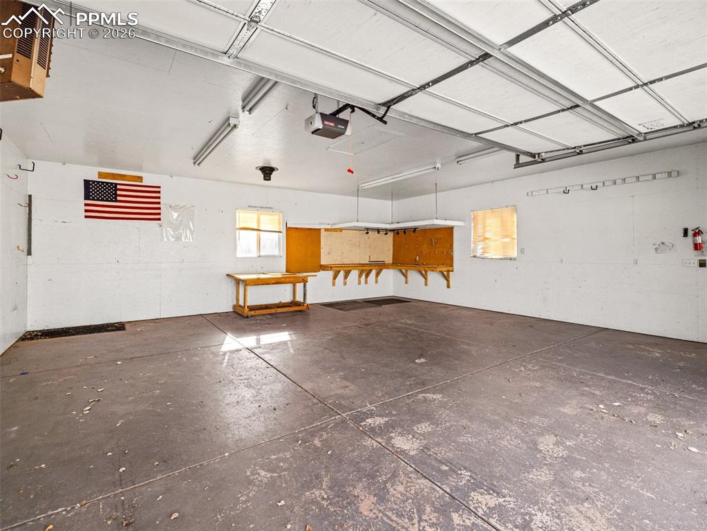 Image 23 of 32: Workshop