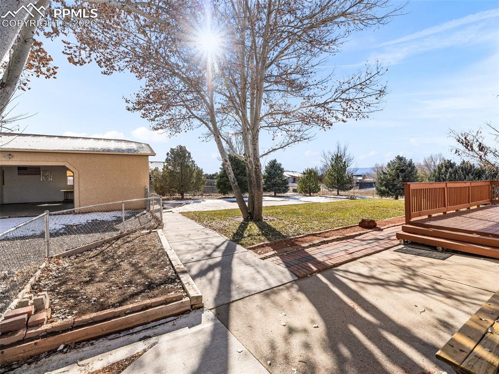 Image 26 of 32: Workshop