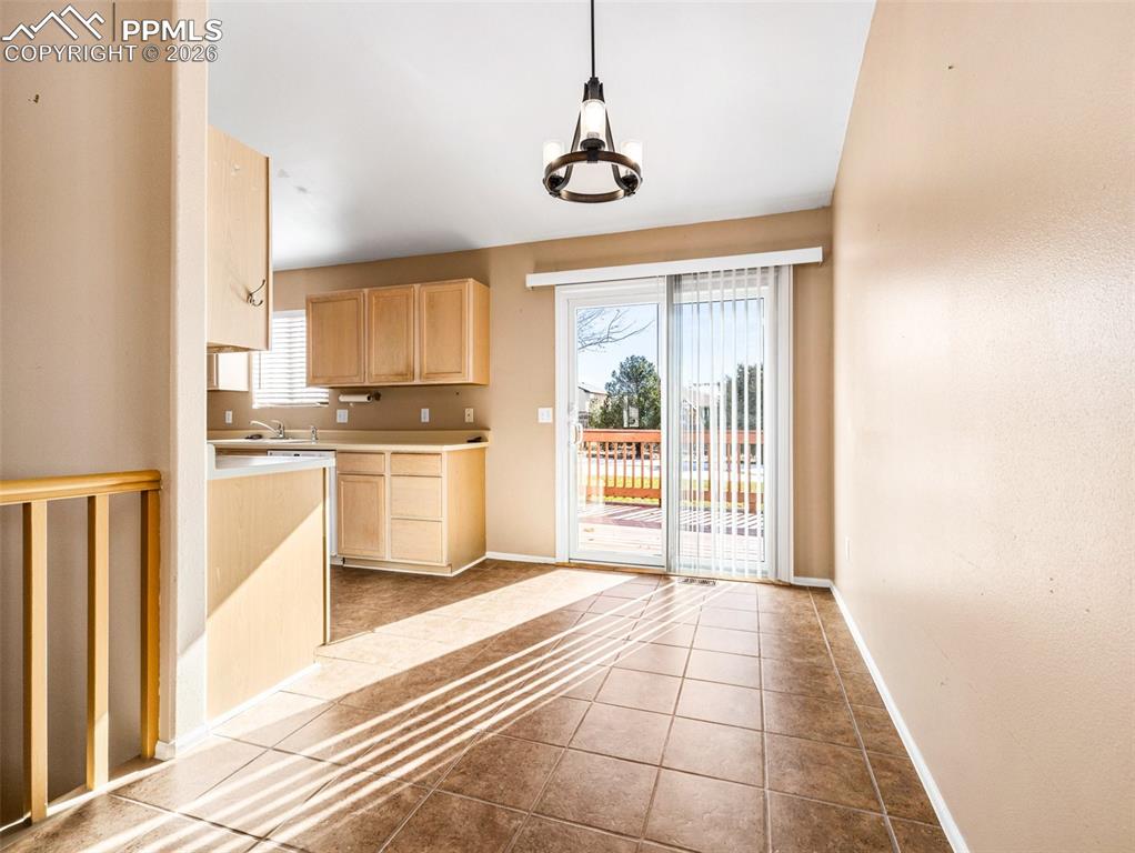 Image 6 of 32: Kitchen