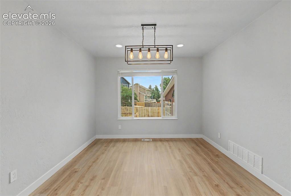 Image 14 of 45: Dining Room