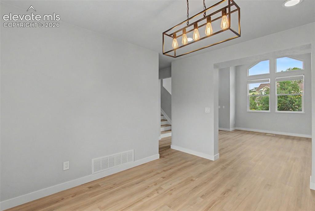 Image 15 of 45: Dining Room