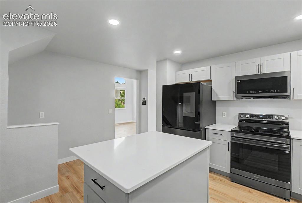 Image 16 of 45: Kitchen