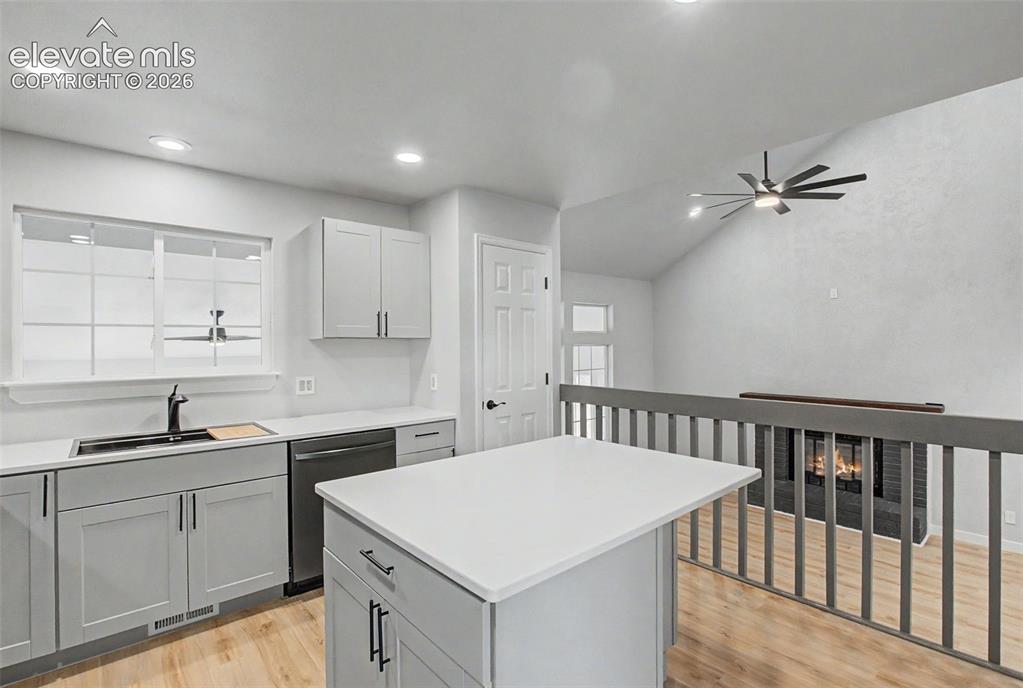 Image 18 of 45: Kitchen