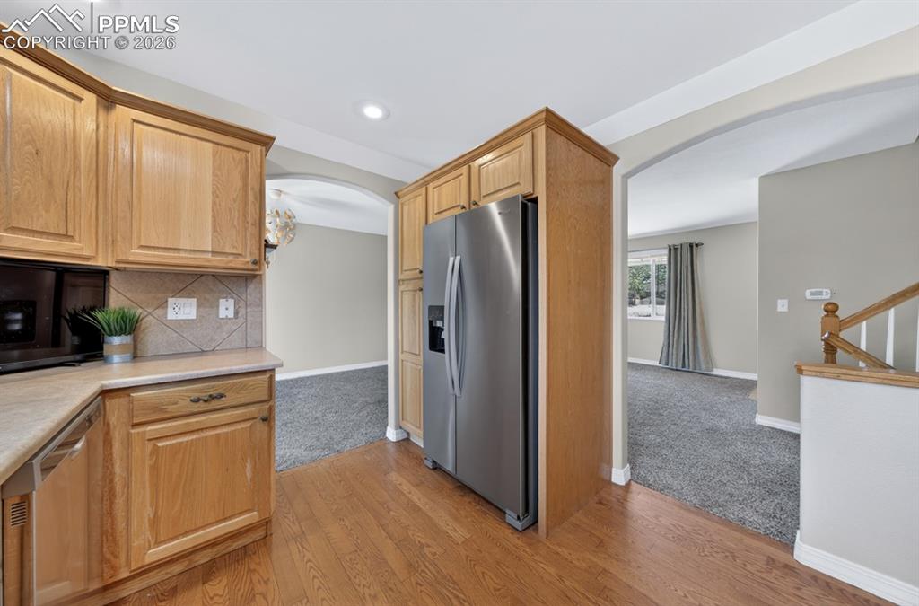 Image 15 of 32: Kitchen
