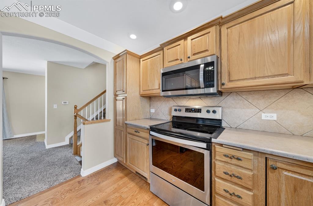 Image 16 of 32: Kitchen