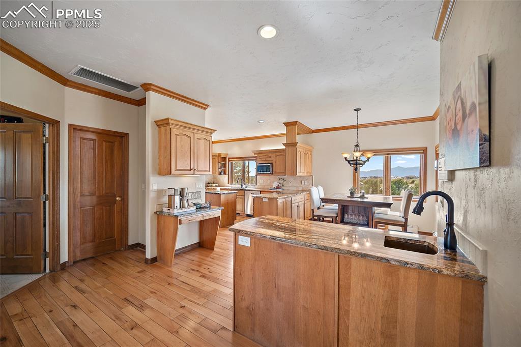 Image 11 of 50: Kitchen