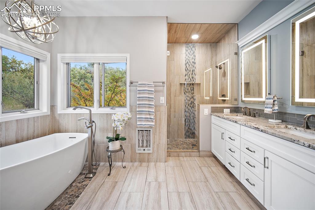 Image 20 of 50: Bathroom