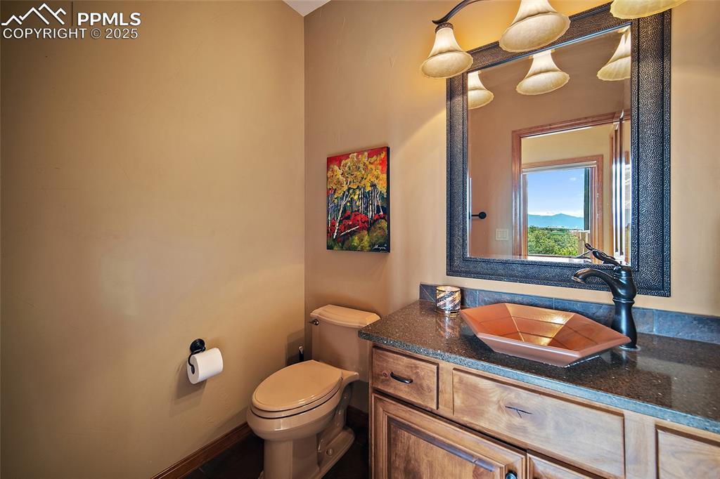 Image 22 of 50: Bathroom