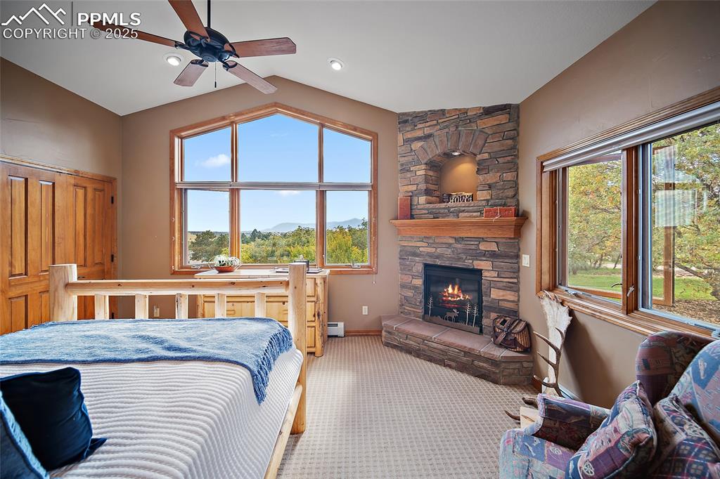 Image 24 of 50: Bedroom