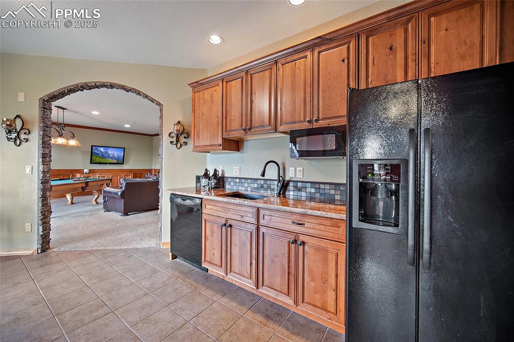 Image 31 of 50: Kitchen