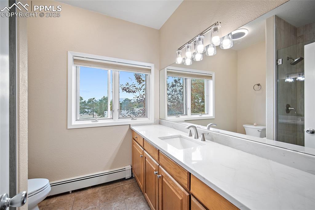 Image 34 of 50: Bathroom