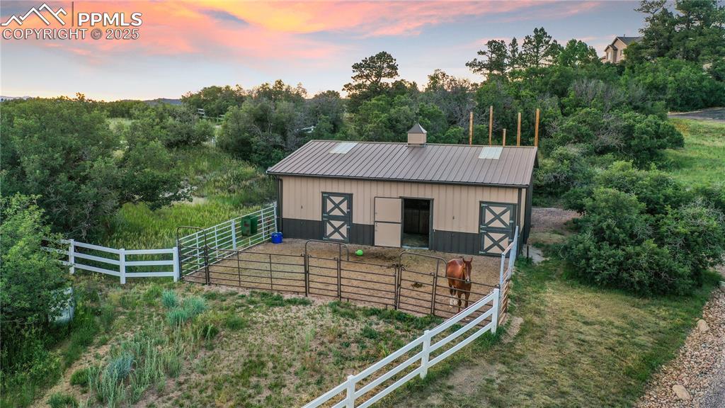 Image 43 of 50: Stable