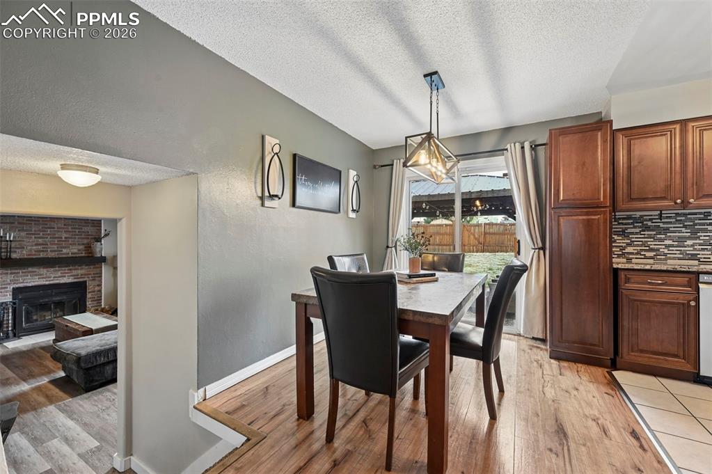 Image 10 of 25: Dining Area