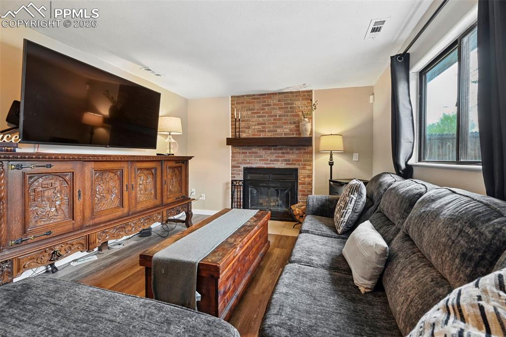 Image 12 of 25: Living Room