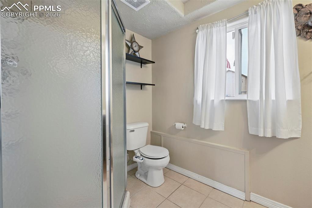 Image 14 of 25: Bathroom