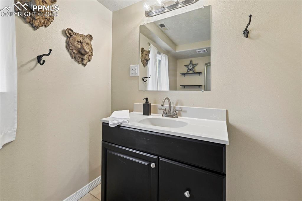 Image 15 of 25: Bathroom