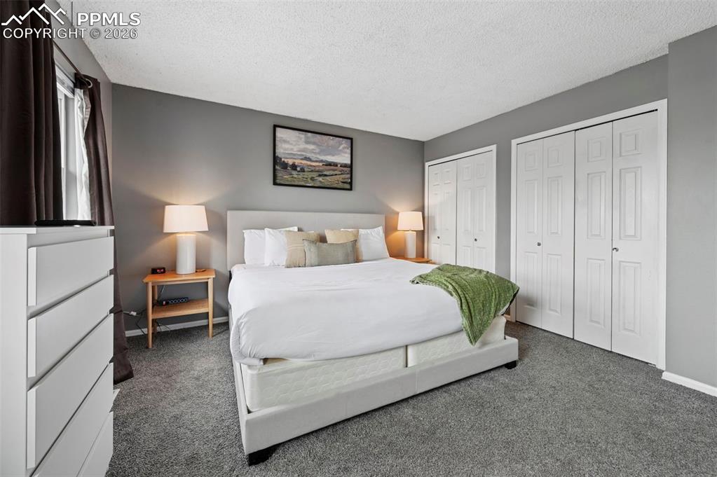 Image 16 of 25: Bedroom