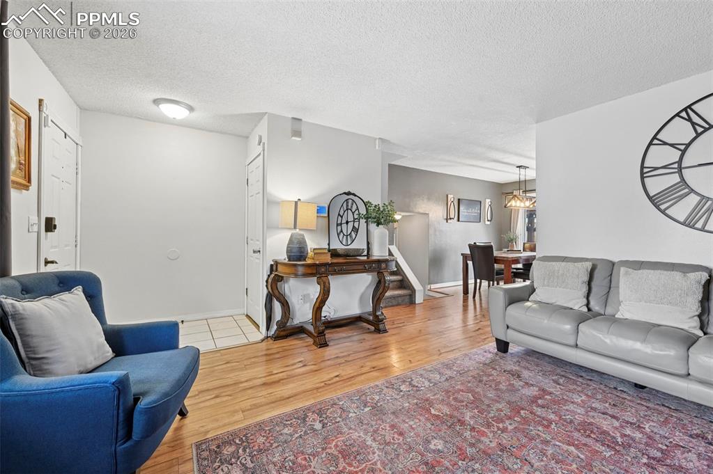 Image 4 of 25: Living Room