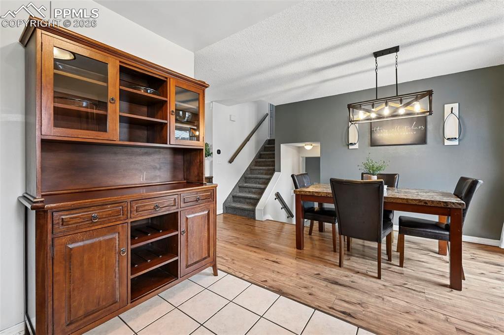 Image 8 of 25: Dining Area