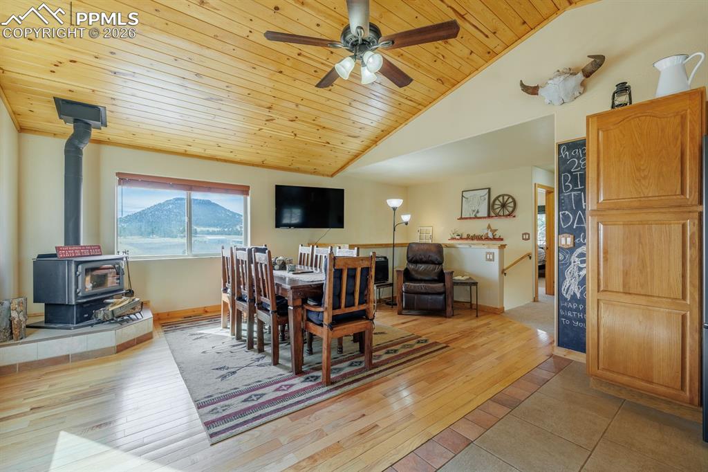 Image 10 of 40: Dining Area