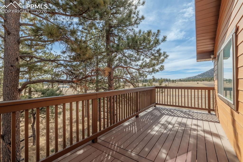 Image 12 of 40: Deck