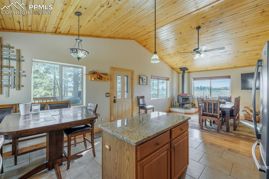 Image 16 of 40: Kitchen